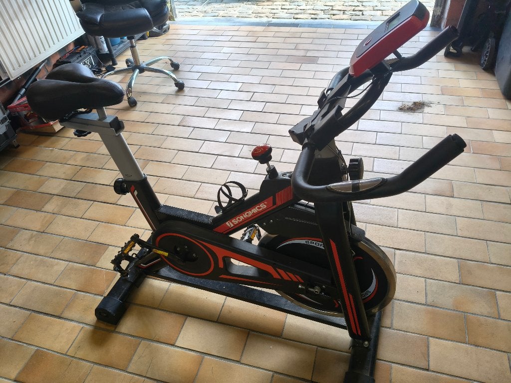 Spinning bike (staat in de weg), Sports & Fitness, Vélo de spinning, Comme neuf, Enlèvement, Métal