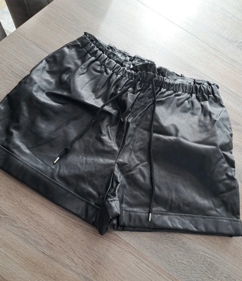 Topshop zwart lederen short 46, Vêtements | Femmes, Enlèvement ou Envoi, Comme neuf, Noir, Pantalon ou Jeans
