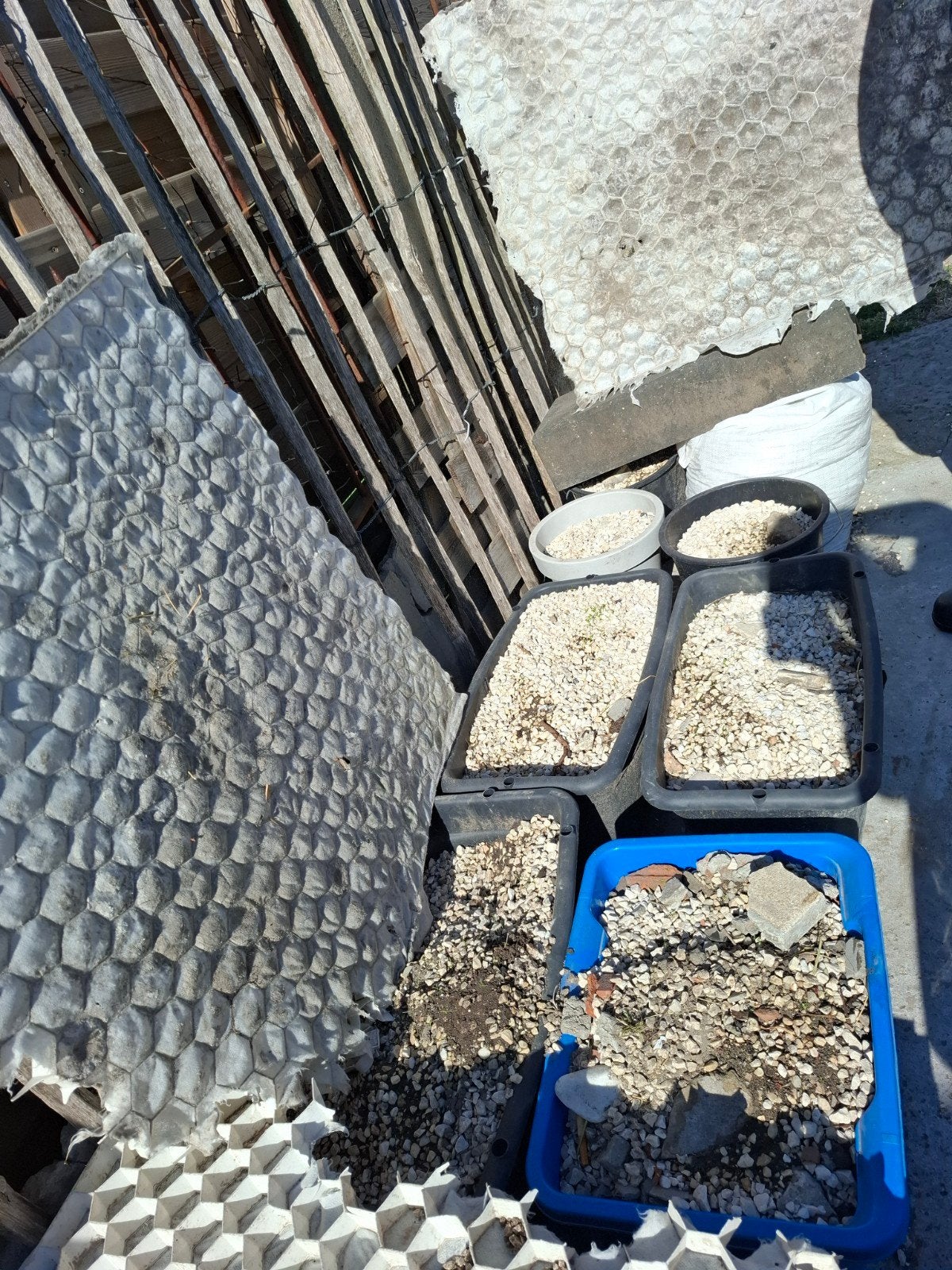 iemand steentjes  voor onderground of zo, Tuin en Terras, Ophalen