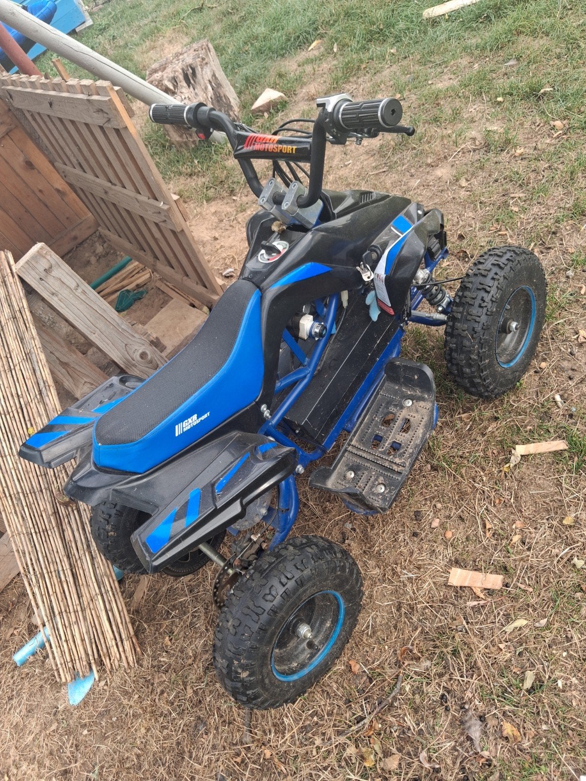 elektrische kinderquad, Fietsen en Brommers, Ophalen, Schijfrem, Quad, Zo goed als nieuw