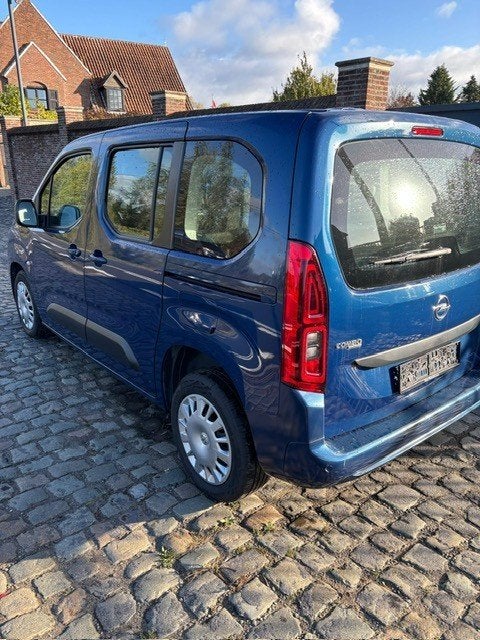 Opel combo 1.5 turbo 7 Plaatsen Bouwjaar 8/2020, Auto's, Blauw, 7 zetels, Bedrijf, 5 deurs