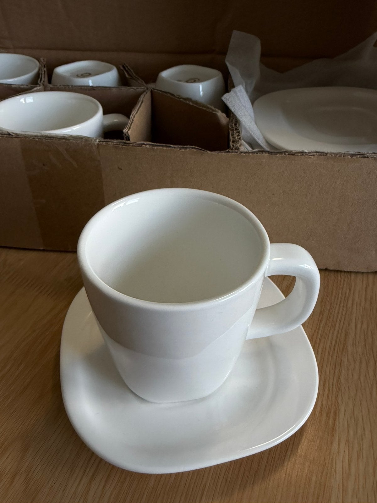 Set van zes kopjes met ondertas., Verzamelen, Ophalen, Nieuw, Porselein, Kop en/of schotel