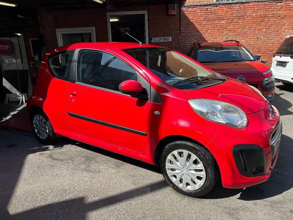 Citroen C1 1.0i Attraction EURO 5b 50(68)KW(HP) CT OK, Autos, Citroën, Rouge, Euro 5, Achat, 50 kW
