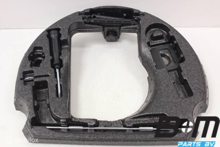 Steun met wagengereedschap achterin kofferbak Audi 4G0012109, Auto-onderdelen, Gebruikt