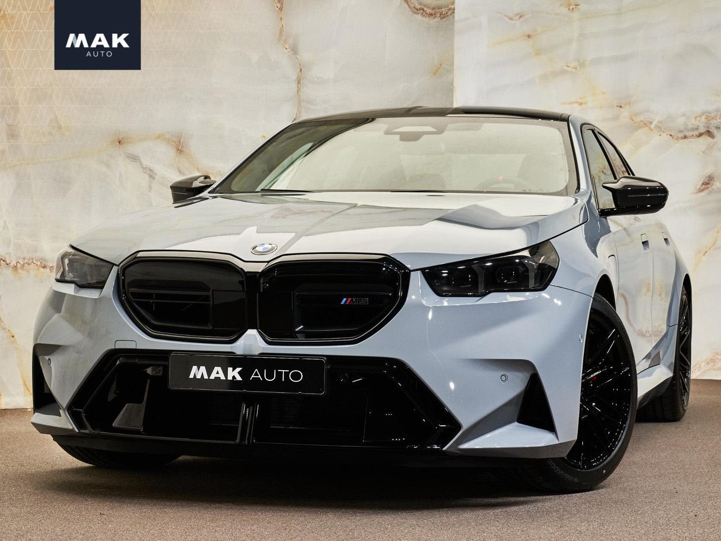 BMW M5 Limousine V8 M Hybrid, carbon extr., B&W, 21'', tr.ha, Autos, BMW, Argent ou Gris, 22 kWh, Entreprise, Noir