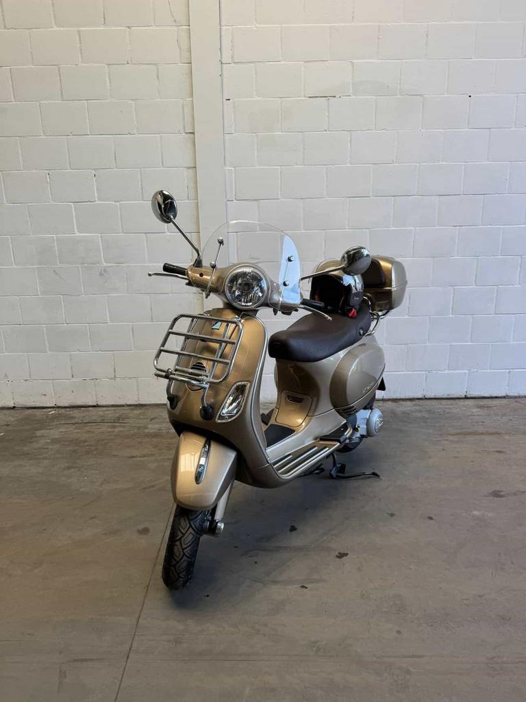 Vespa LX 125 ie in topstaat met maar 1800km origineel, Ophalen, 125 cc, Zo goed als nieuw, Vespa LX