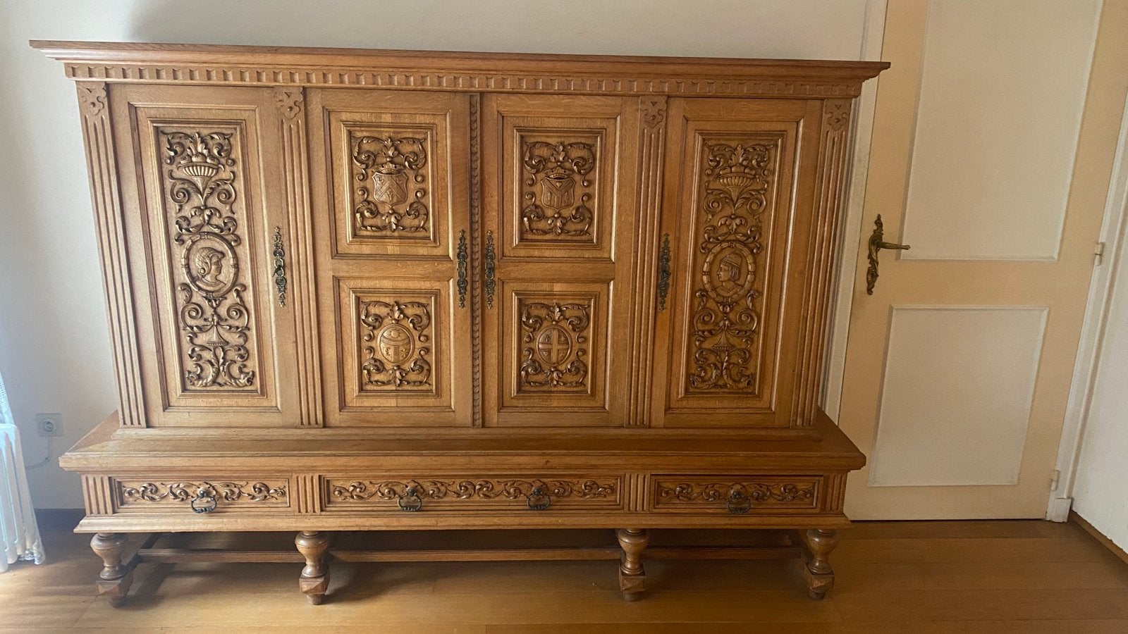 Grote massief eiken kast in Vlaamse neorenaissancestijl, Ophalen, Gebruikt, Eikenhout, Grote massief eiken kast in Vlaamse neorenaissancestijl