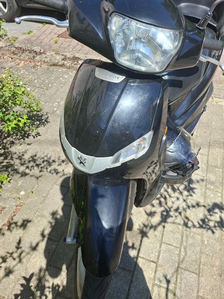 Scooter noir peugeot, Fietsen en Brommers, Scooters | Peugeot, Gebruikt, Overige modellen, Klasse B (45 km/u), Benzine, Ophalen