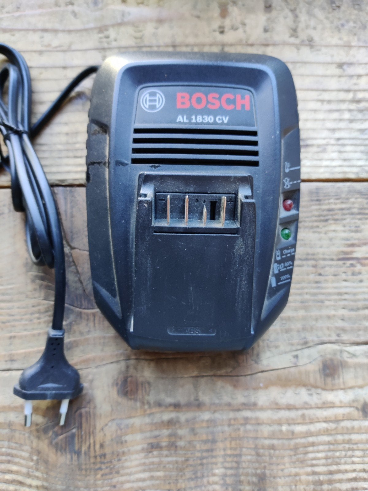 Bosch snellader voor 14,4v & 18v batterijen, Doe-het-zelf en Bouw, Ophalen, Zo goed als nieuw