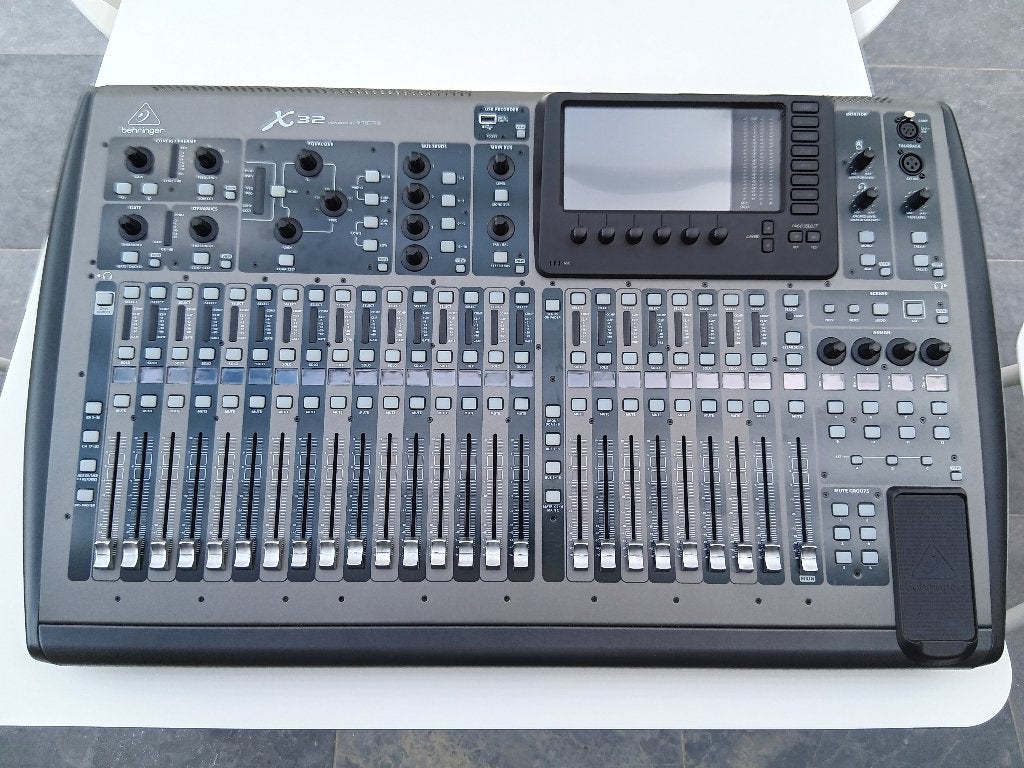Behringer x32 in flightcase, Ophalen, Zo goed als nieuw, 20 kanalen of meer