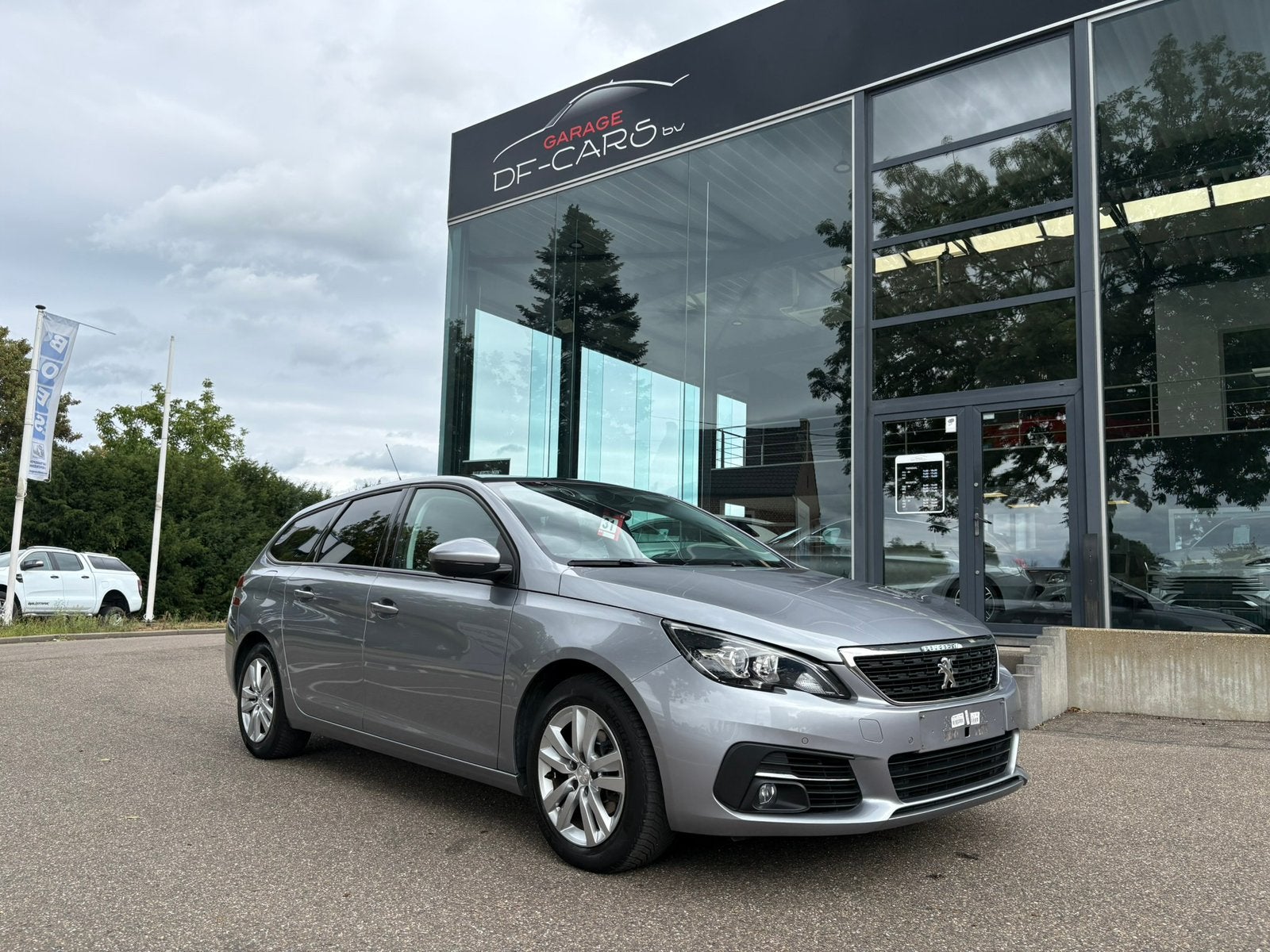 Peugeot 308 HDI AUTOMATIC avec garantie, Argent ou Gris, Achat, Entreprise, Entretenue par le concessionnaire