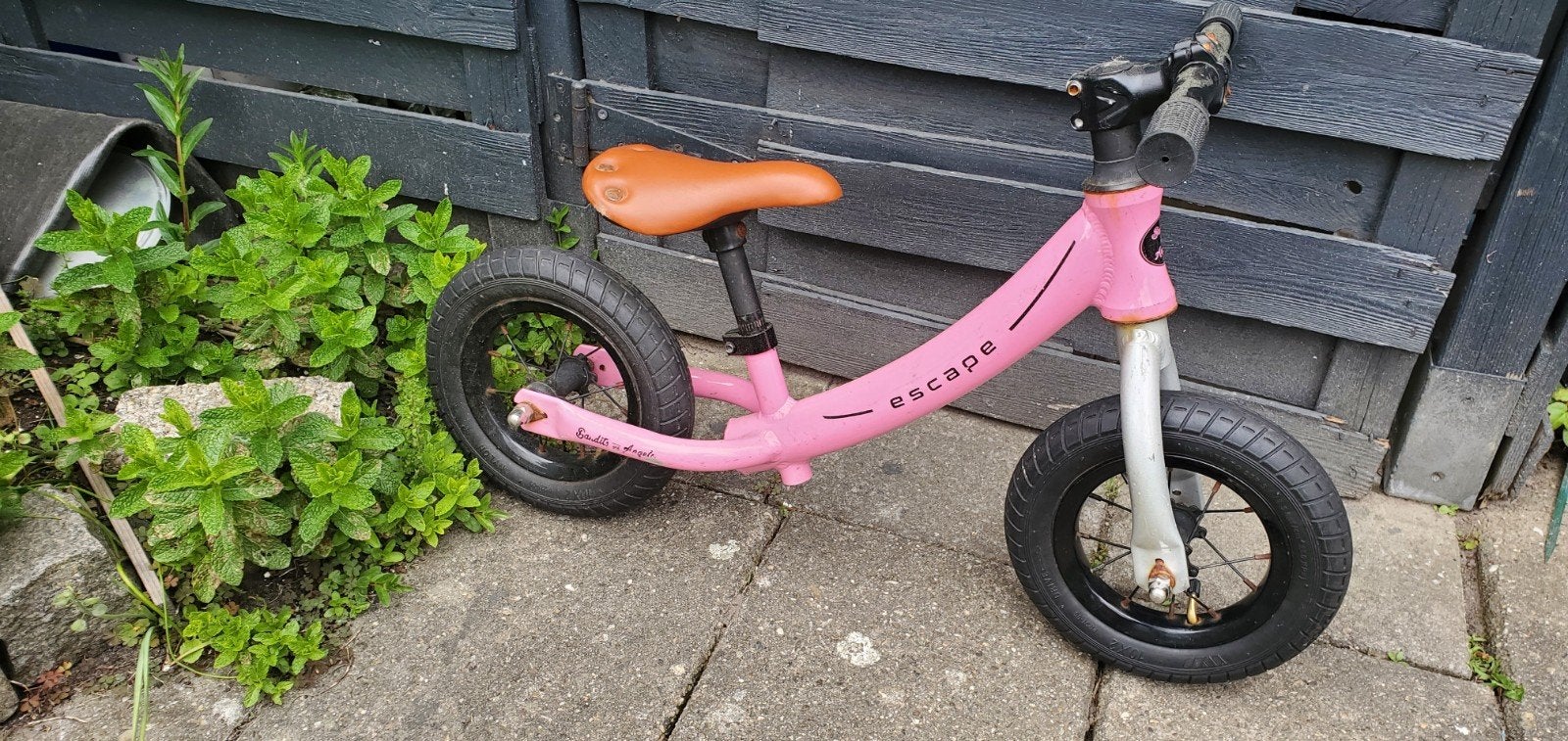 Loopfiets merk Escape 10 inch wielen.
Pas nieuwe handvatten, Enlèvement, Vélo d'équilibre