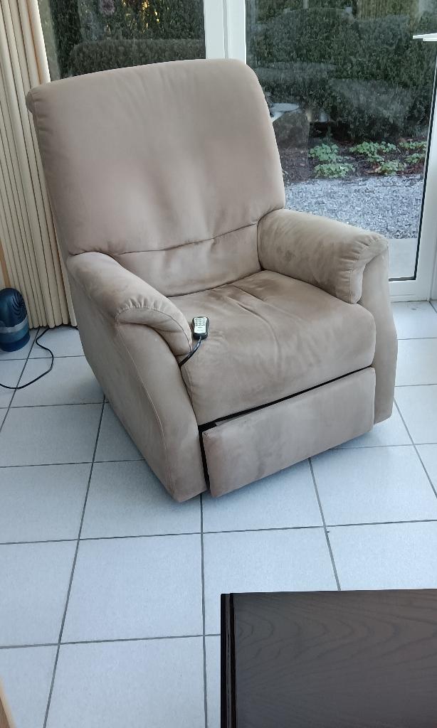 electrische relaxzetel met uitgebreide massagefuncties, Huis en Inrichting, Zetels | Zetels en Chaises Longues, Gebruikt, Eenpersoons