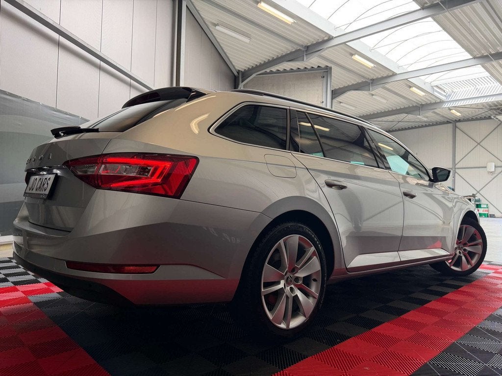 Skoda Superb Combi 1.5/Clever/DSG/Pano/Led/Camera/Virtual/Zv, Auto's, Automaat, USB, Stof, Bedrijf