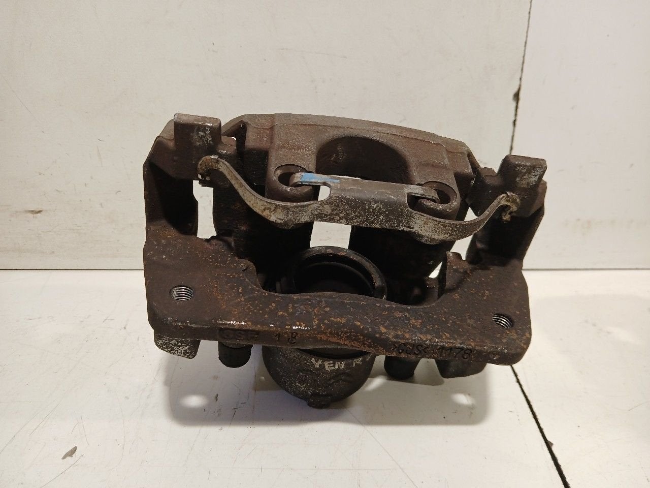 Remklauw rechts voor Opel Combo, Onderdelen@venauto.nl, Van der Ven Autorecycling B.V., Gebruikt, Ettenseweg 76, 4706 PB Roosendaal, The Netherlands