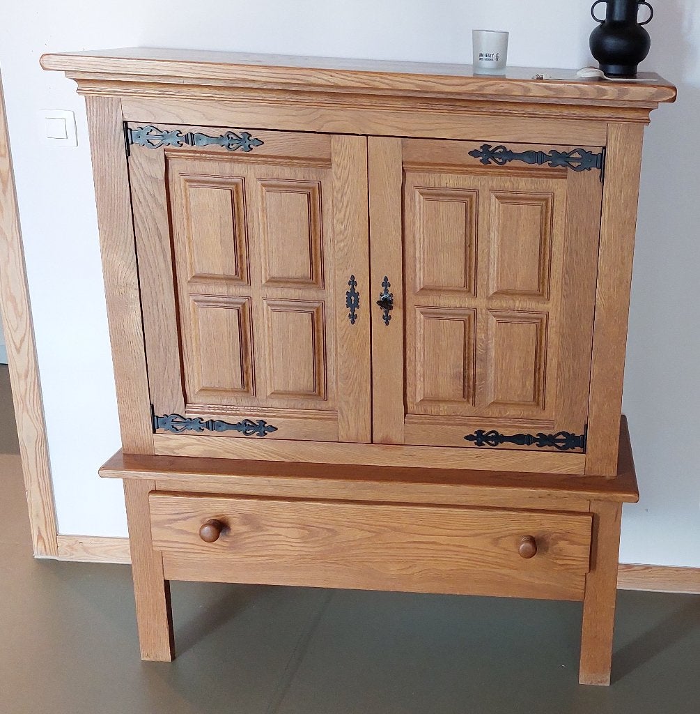 Dressoir 133 X 117, Enlèvement, Utilisé, 100 à 150 cm, Avec tiroir(s)