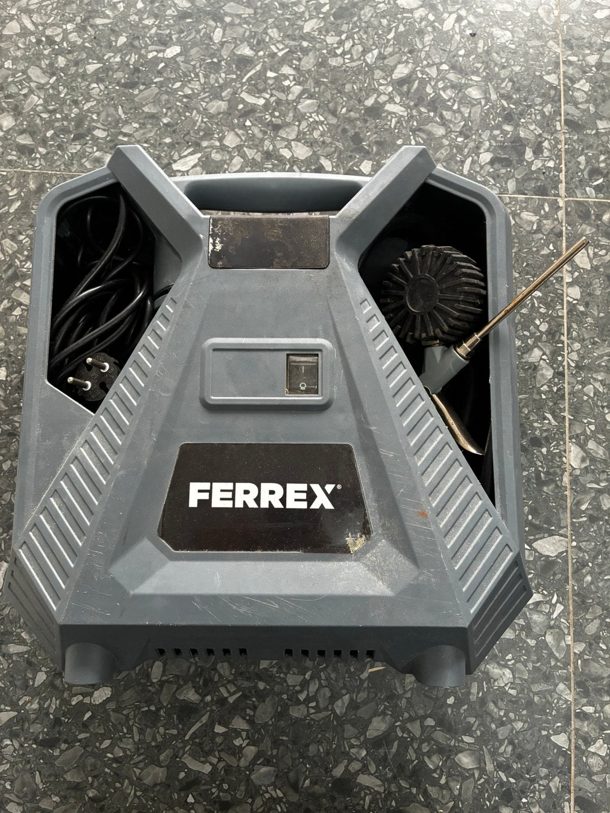 Draagbaar compressor, Doe-het-zelf en Bouw, Ophalen, Zo goed als nieuw