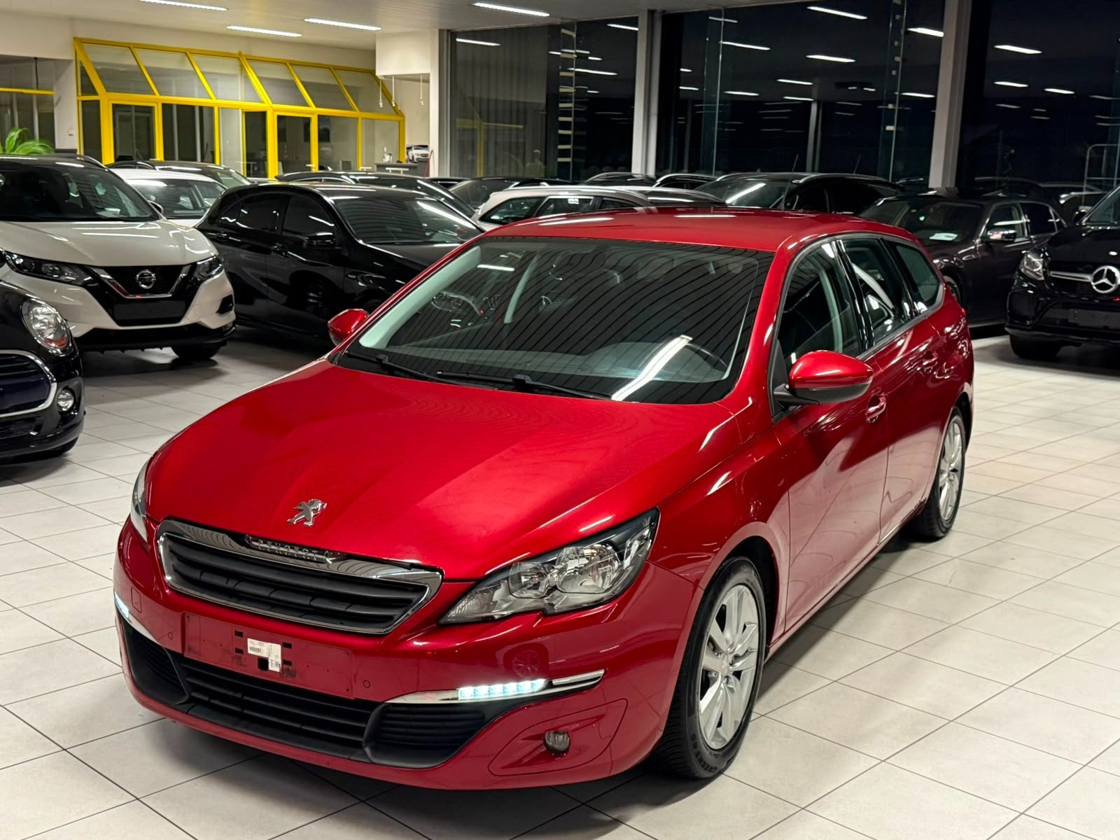 Peugeot 308 1.6HDi 68kW Euro 5b, Rouge, Euro 5, Achat, Éclairage LED