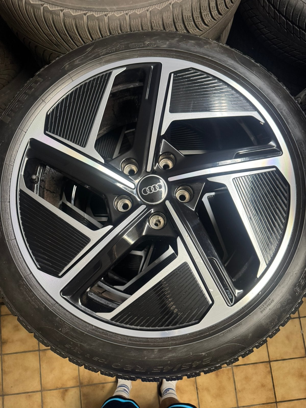 AUDI E-TRON GT/RS E-TRON GT WIELPAKKET — 20” — PIRELLI, Auto-onderdelen, Banden en Velgen, Ophalen, Winterbanden, Band(en), 20 inch