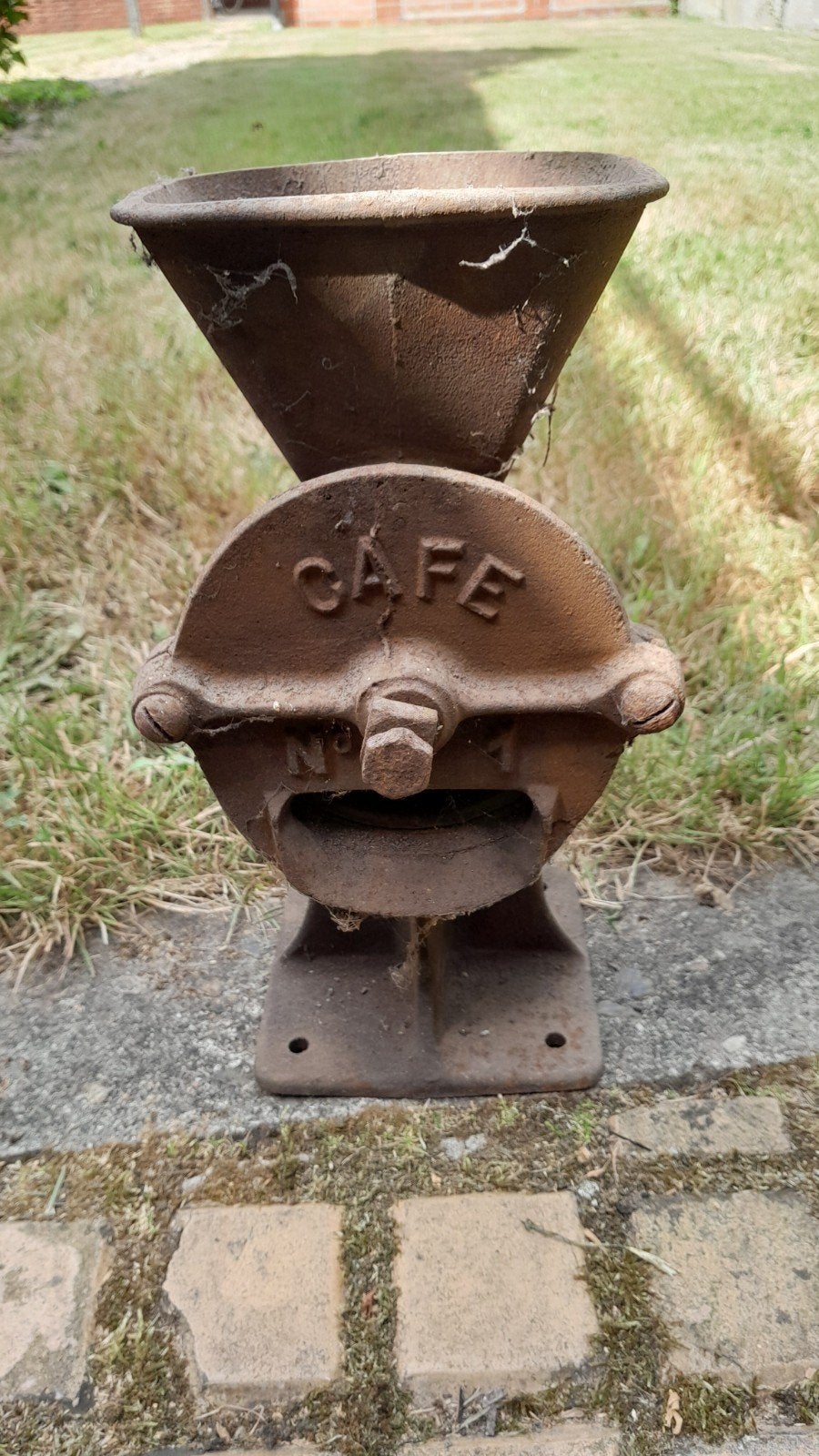 oude molen voor mais of graan, Ophalen