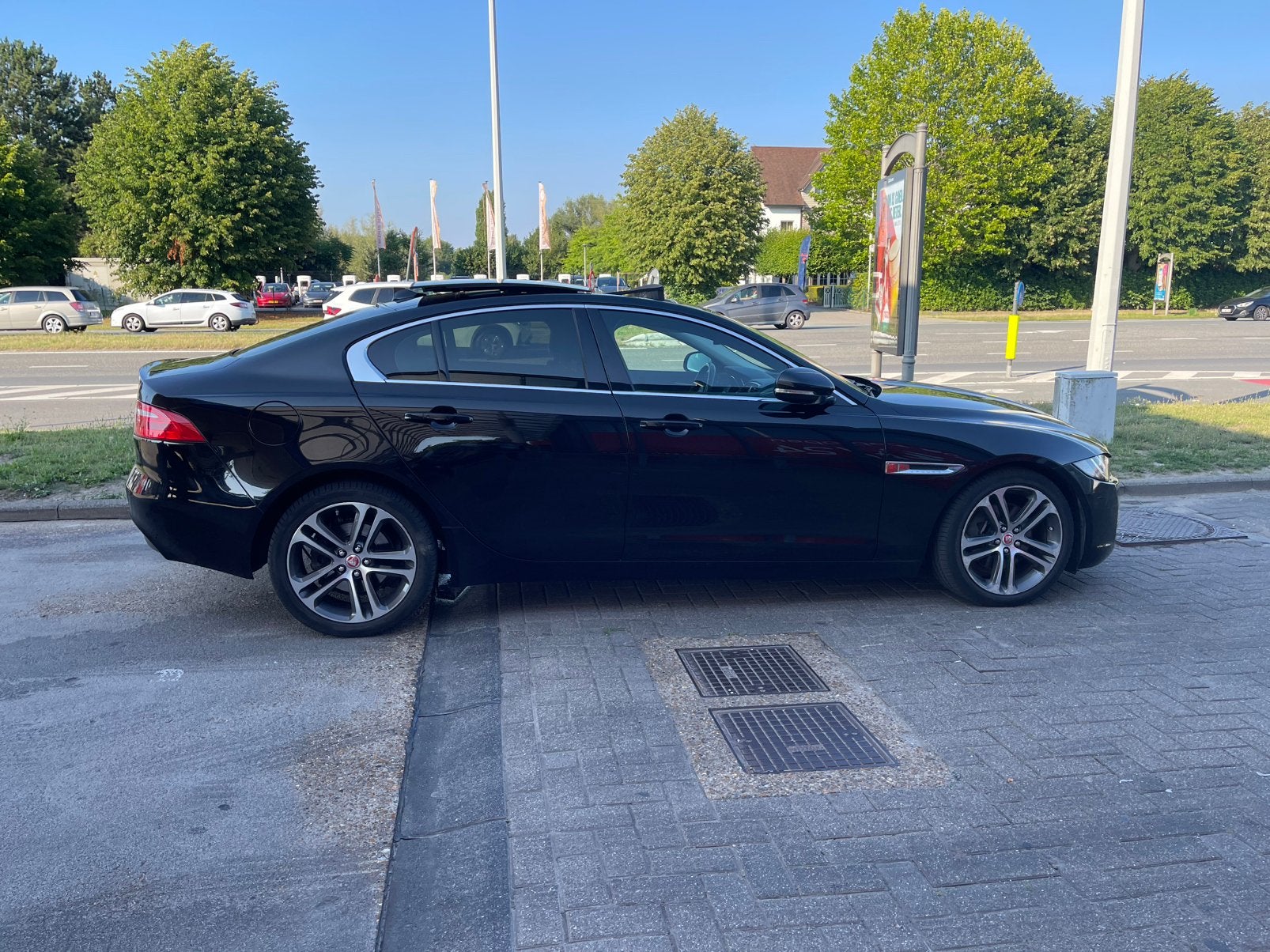 Jaguar XE (X760) Meeneemprijs 8.000€, Auto's, Jaguar, Automaat, 4 deurs, Achterwielaandrijving, Zwart