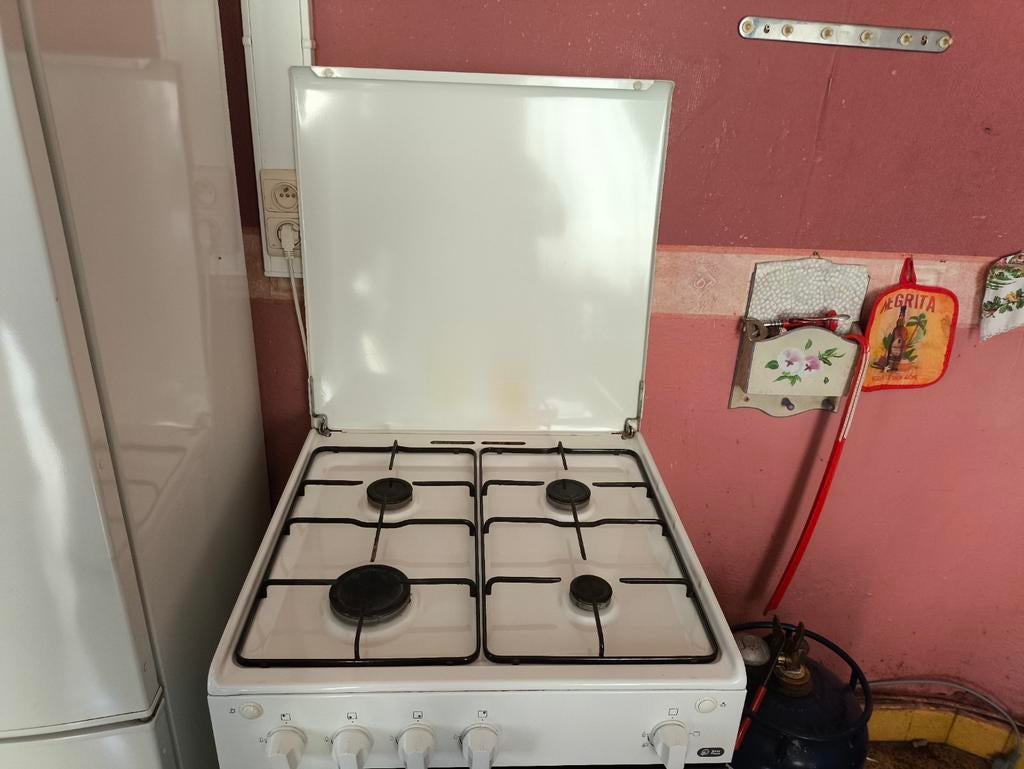 Gazinière Zanuzi 4 feux + four, Electroménager, Fours