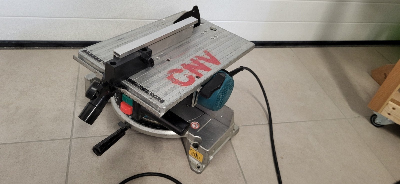 Makita LH1040F, Enlèvement, Utilisé, Scie à onglet, Makita