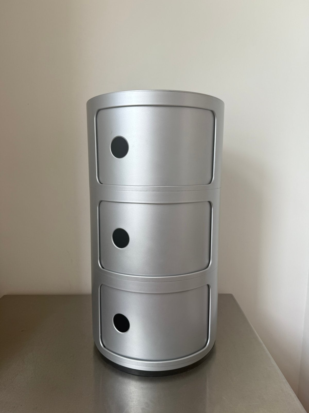 Meuble rond en plastique design kartell componibili gris, Maison & Meubles, Chambre à coucher | Tables de chevet, Enlèvement, Utilisé