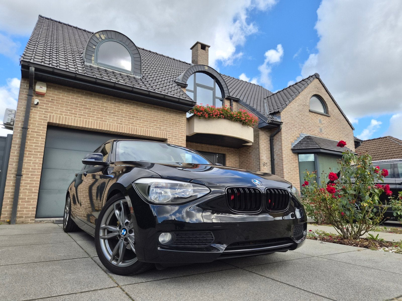 BMW 114 NAVI / CARPLAY / AIRCO / EURO6 / * TOP DEAL *, Auto's, 1 Reeks, Euro 6, Zwart, Bedrijf