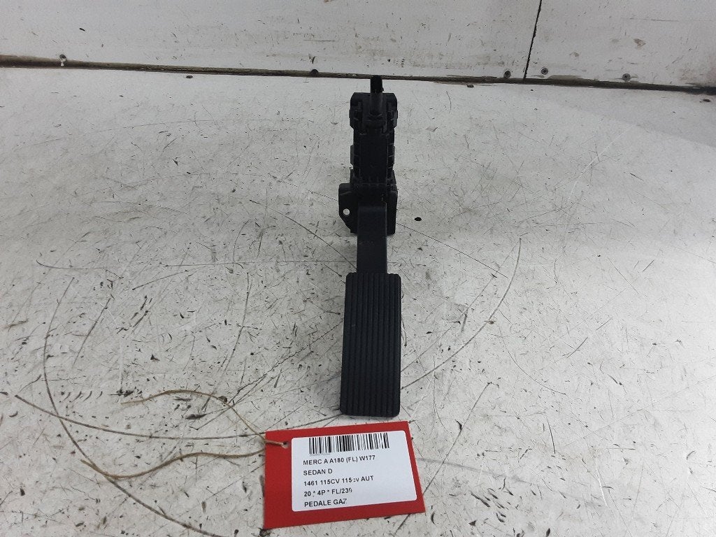 PEDALE D'ACCELERATEUR A Limousine (177.1) (A1773001800), Mercedes-Benz, Utilisé, Dialog.mb@mercedes-benz.com, Mercedes-Benz AG
