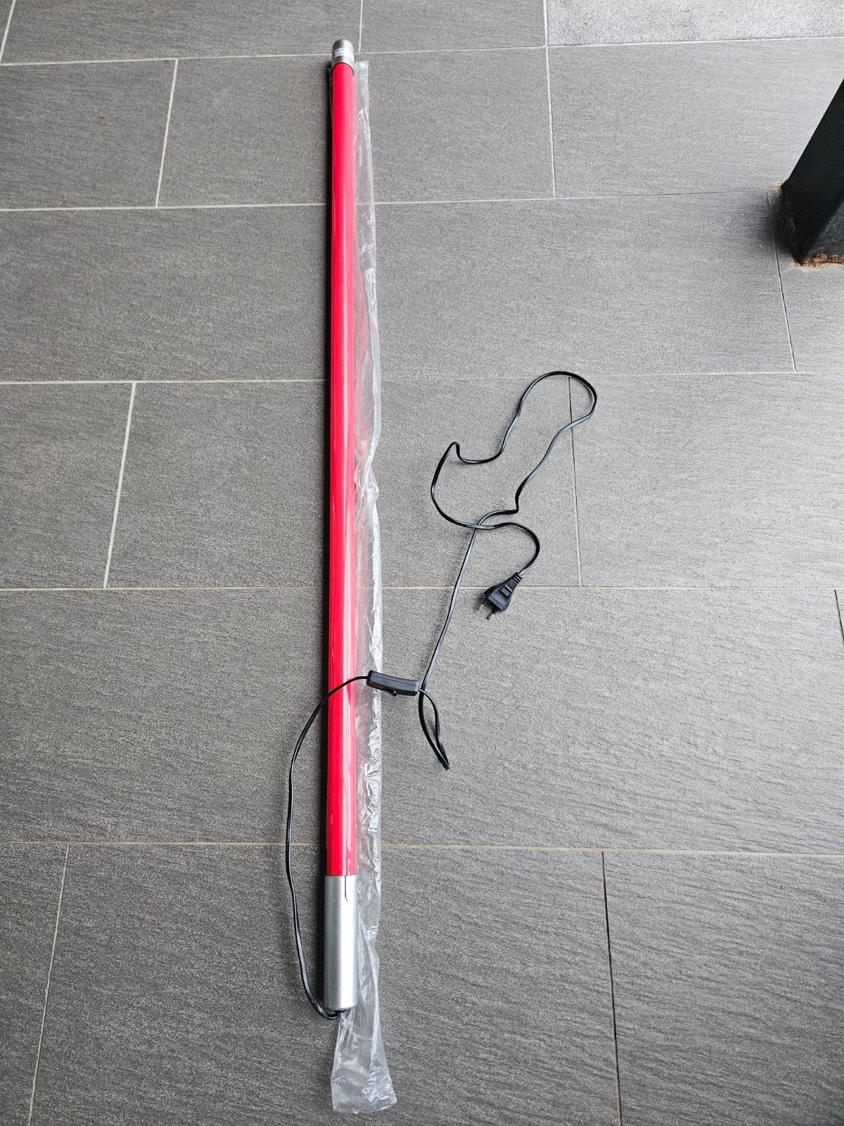 Rode neon tube in goede werkende staat -3xstuks, Avec interrupteur, Enlèvement