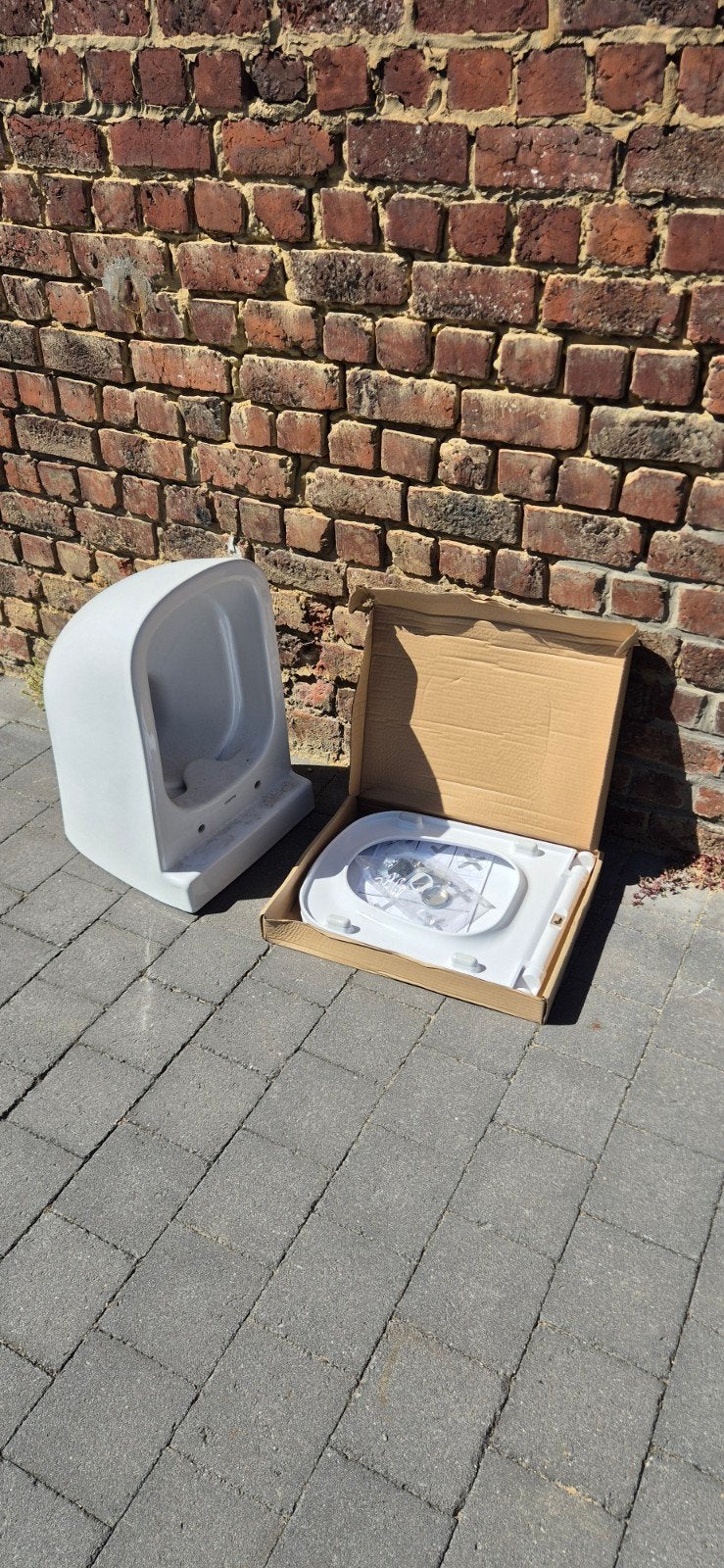Hang toilet met wc bril NIEUW, Doe-het-zelf en Bouw, Ophalen, Nieuw, Steen, Toilet