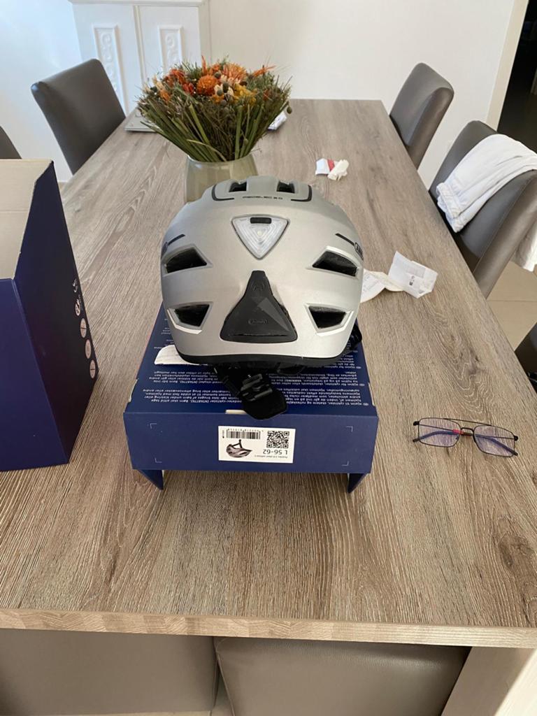 Fietshelm speed pedelec Abus, Fietsen en Brommers, Fietsaccessoires | Fietshelmen, Ophalen