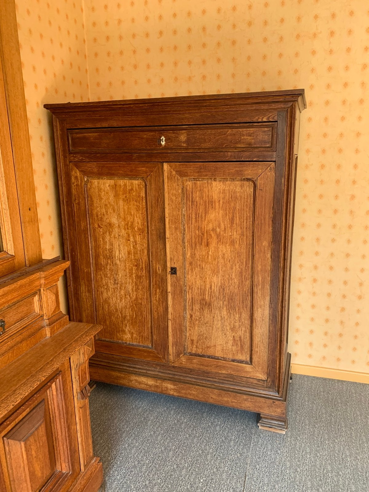 Armoire de rangement très ancienne, Enlèvement