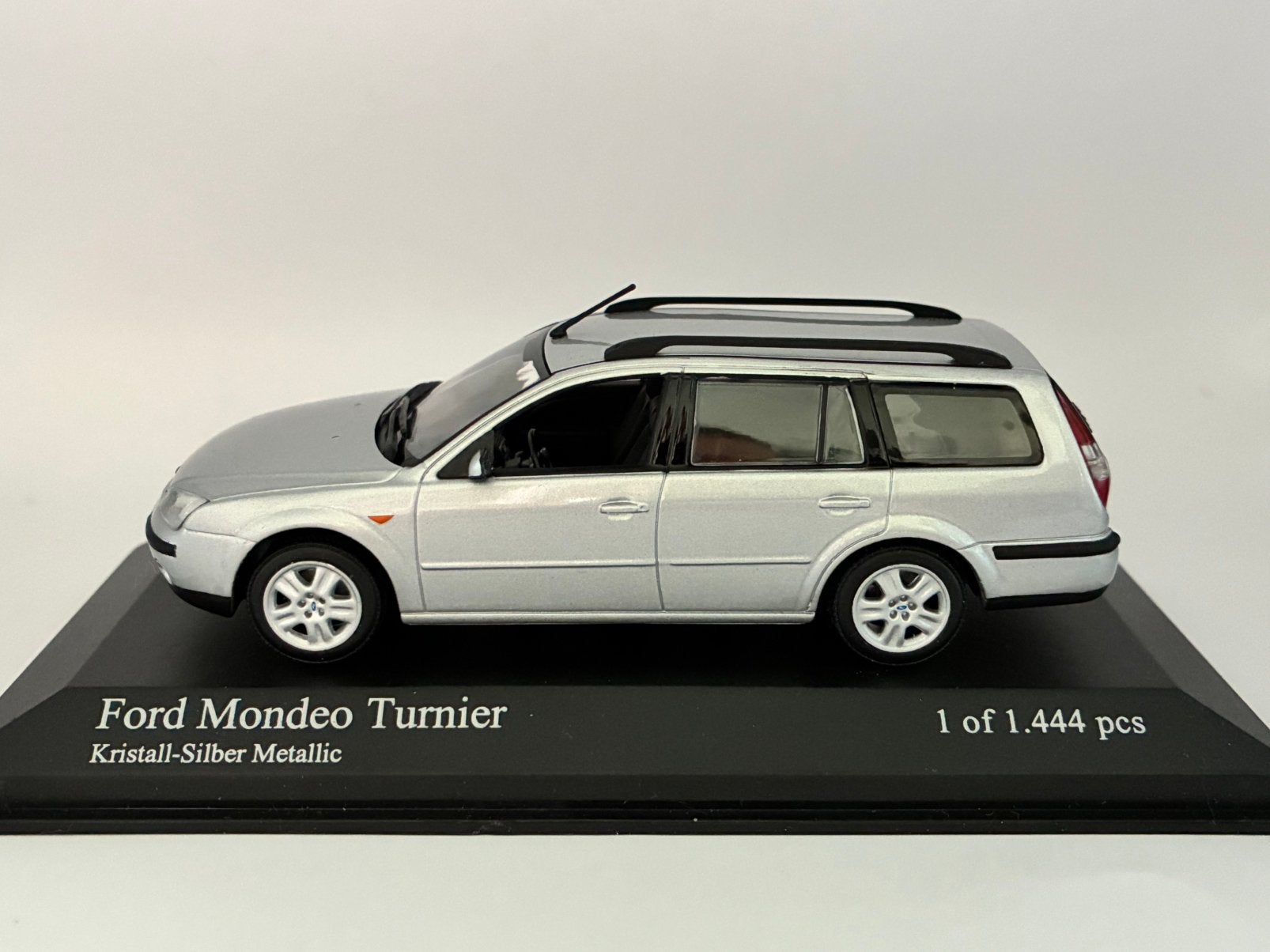 Ford Mondeo Turnier MK2 (Type CD132) 2001 - MiniChamps, Envoi, Neuf, Voiture, MiniChamps