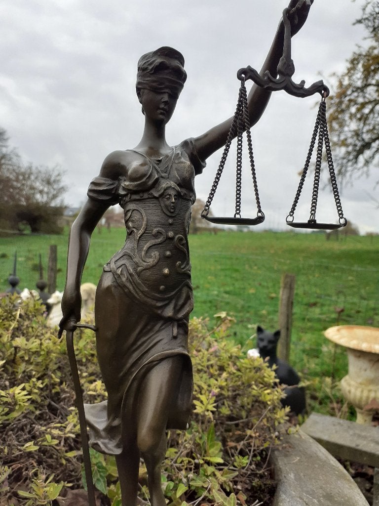 Statue en bronze signé sur socle marbre (lady justice), Enlèvement ou Envoi, Bronze