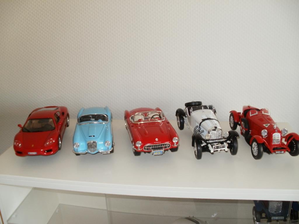 5x Burago diverse modelauto,s 1-18 van div. automerken., Hobby & Loisirs créatifs, Voitures miniatures | 1:18, Enlèvement ou Envoi