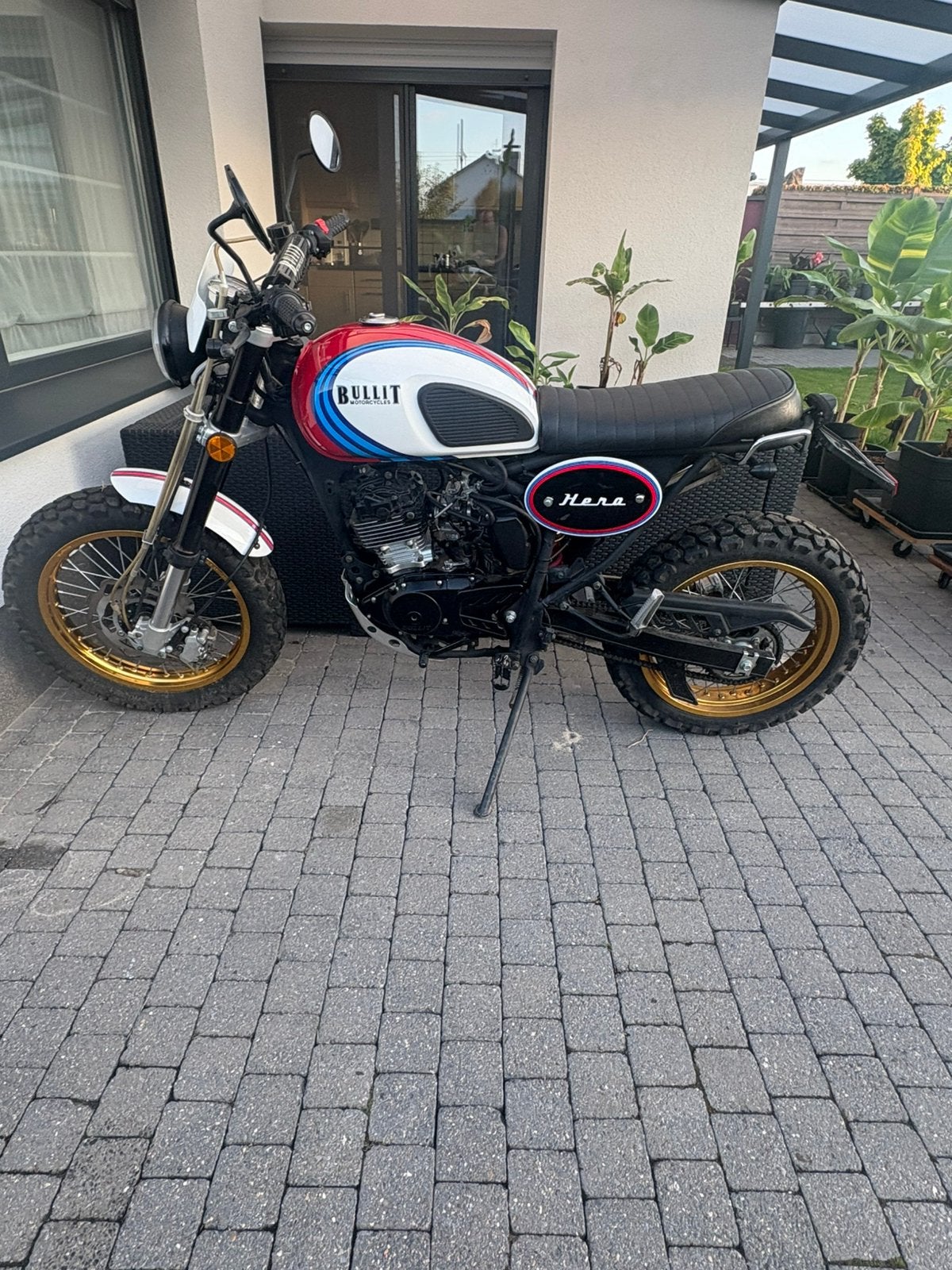 Bullit hero ( martini versie ), Motos, Enlèvement, Jusqu'à 11 kW