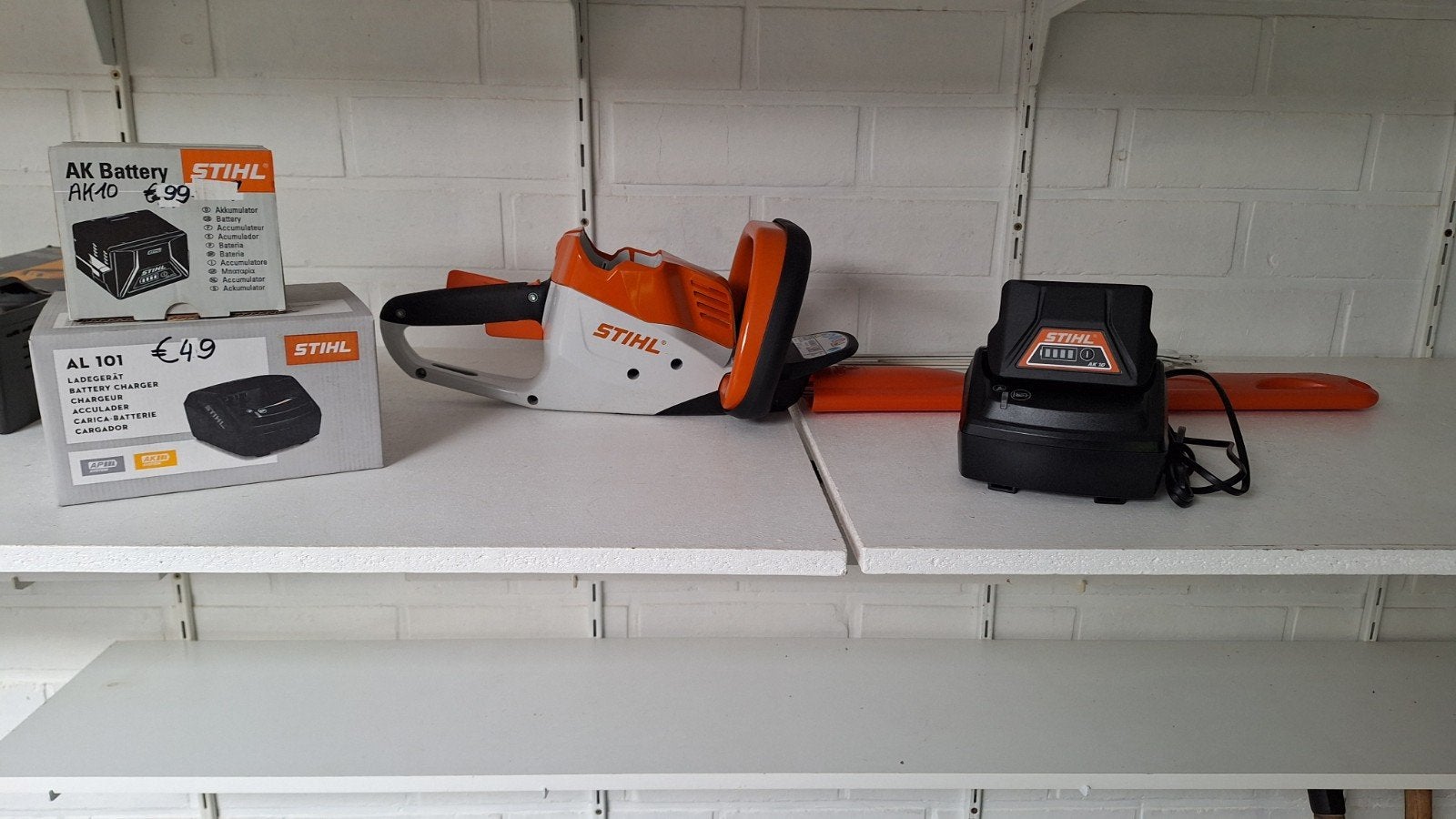 Heggenschaar Stihl, Ophalen, Zo goed als nieuw, Accu
