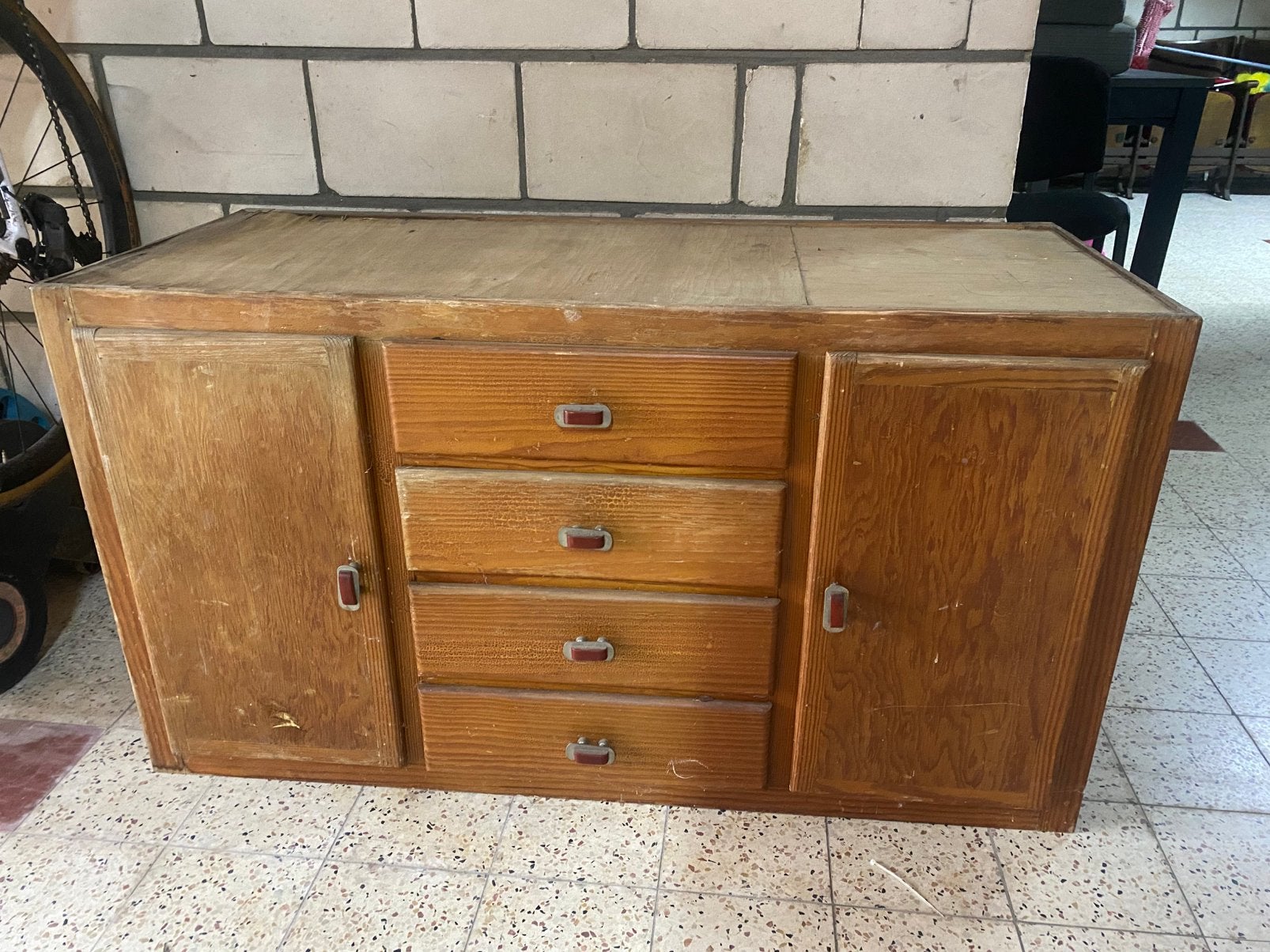 Vintage houten kastje. GRATIS, Huis en Inrichting, Kasten | Dressoirs, Ophalen, Zo goed als nieuw