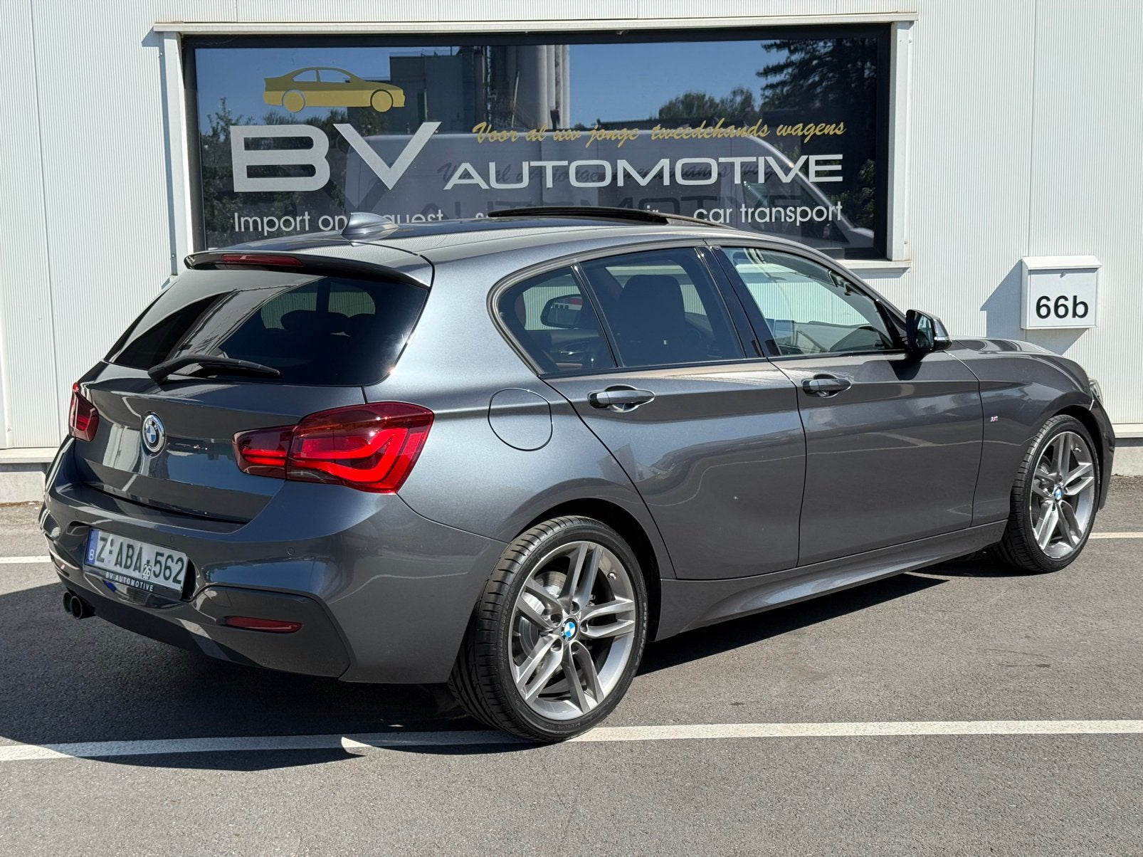 BMW 120i Automaat - PANO - HiFi - Navi Pro, Autos, BMW, Cuir, Argent ou Gris, Achat, Entreprise