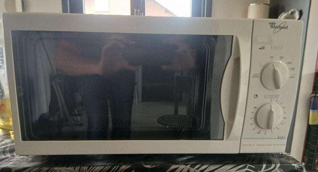 Micro-ondes Whirlpool AVM 401 neuf , jamais utilisé., Electroménager, Neuf, Enlèvement, 45 à 60 cm, À Poser