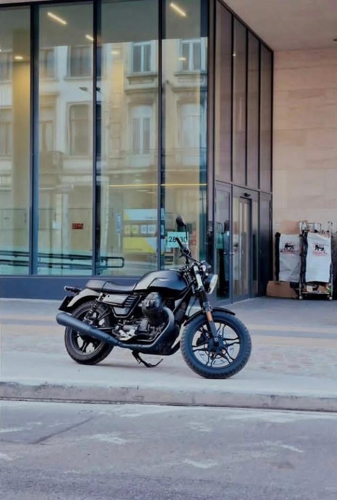 Moto Guzzi V7 iii  - Modèle Black Stone (50.000kms), Motoren, Motoren | Moto Guzzi, 744 cc, Particulier, Overig, Minimaal motorrijbewijs A2