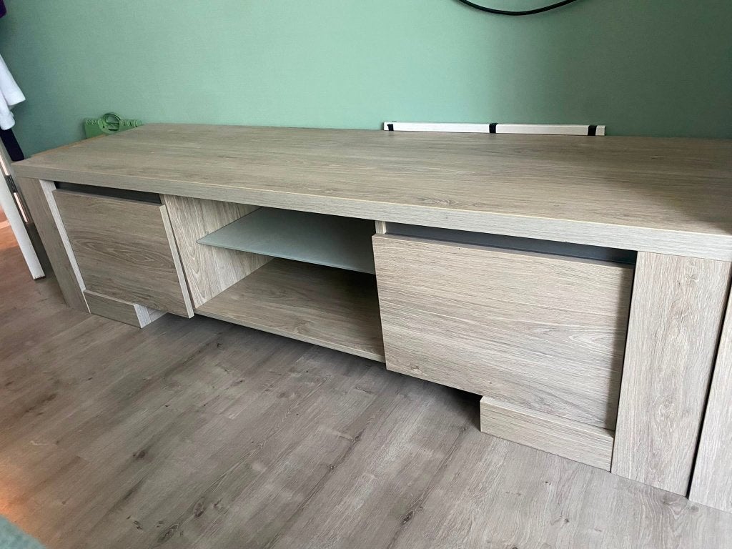tv kast en eettafel (zonder stoelen), Ophalen, Zo goed als nieuw
