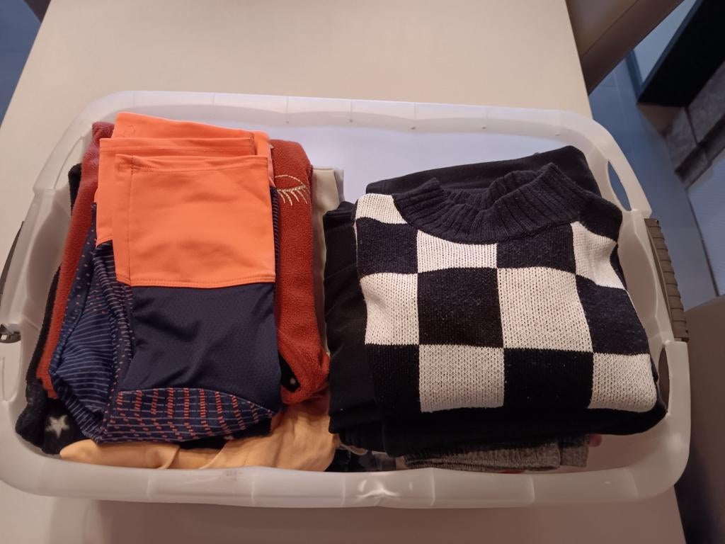 Lot meisjeskleding 9j-12j alles aan €1-€3/stuk nieuwstaat, Handtassen en Accessoires, Tassen | Reistassen en Weekendtassen, Ophalen