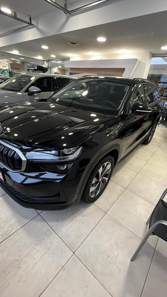 Skoda Kodiaq 2025 1.5 TSI Selection MHEV Pano Roof 5 seater, Autos, Skoda, Achat, 1800 kg, Entretenue par le concessionnaire, Noir