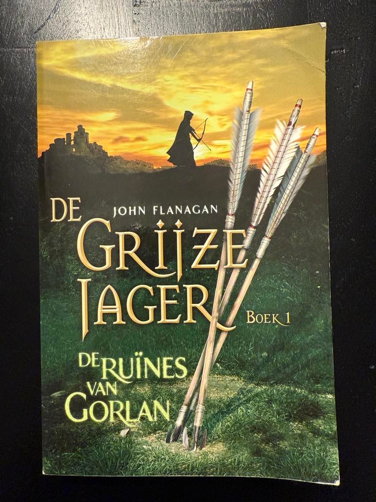 De Grijze Jager 1 - De ruïnes van Gorlan John Flanagan, Boeken, Gelezen, John Flanagan, Ophalen of Verzenden, Fictie