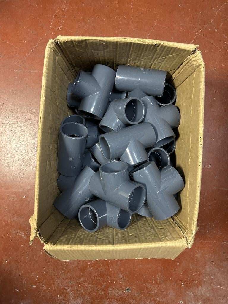 Lot de 37 raccords en T (TE) 90 PVC 63mm (PN16)- HIDROTEN, Enlèvement ou Envoi, Neuf