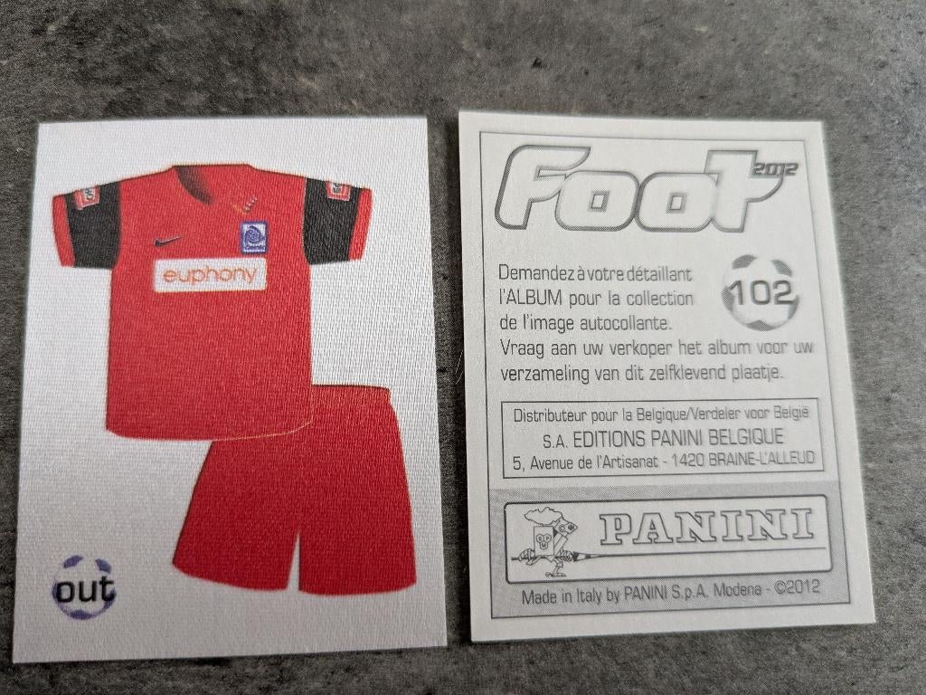 PANINI FOOTBALL 2012 1x tenue/out voetbal  NR 102 GENK, Hobby en Vrije tijd, Stickers en Plaatjes, Nieuw, Sticker, Verzenden