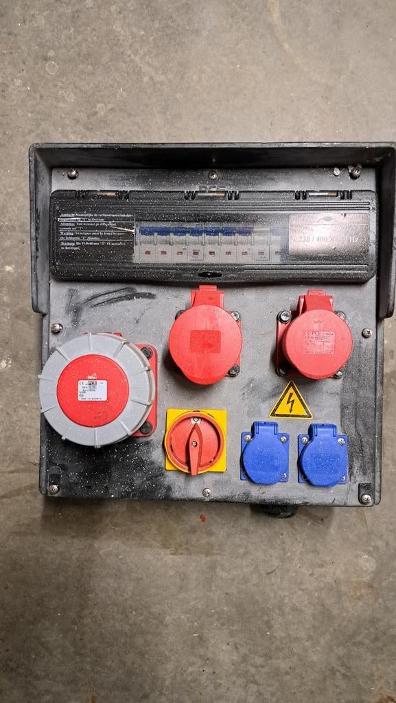 Rubber Verdeelkast muurbevestiging  industrieel 63A, Ophalen